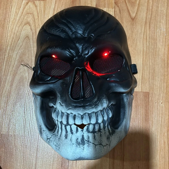 Light Up Skelton mask - Picture 2 of 3
